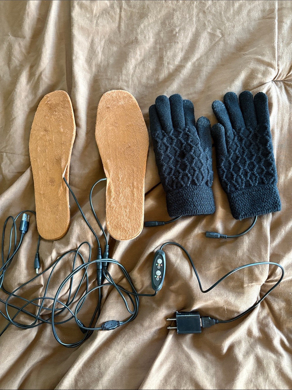 Heated Insoles and Knit Heated Gloves Set - rechargeable.